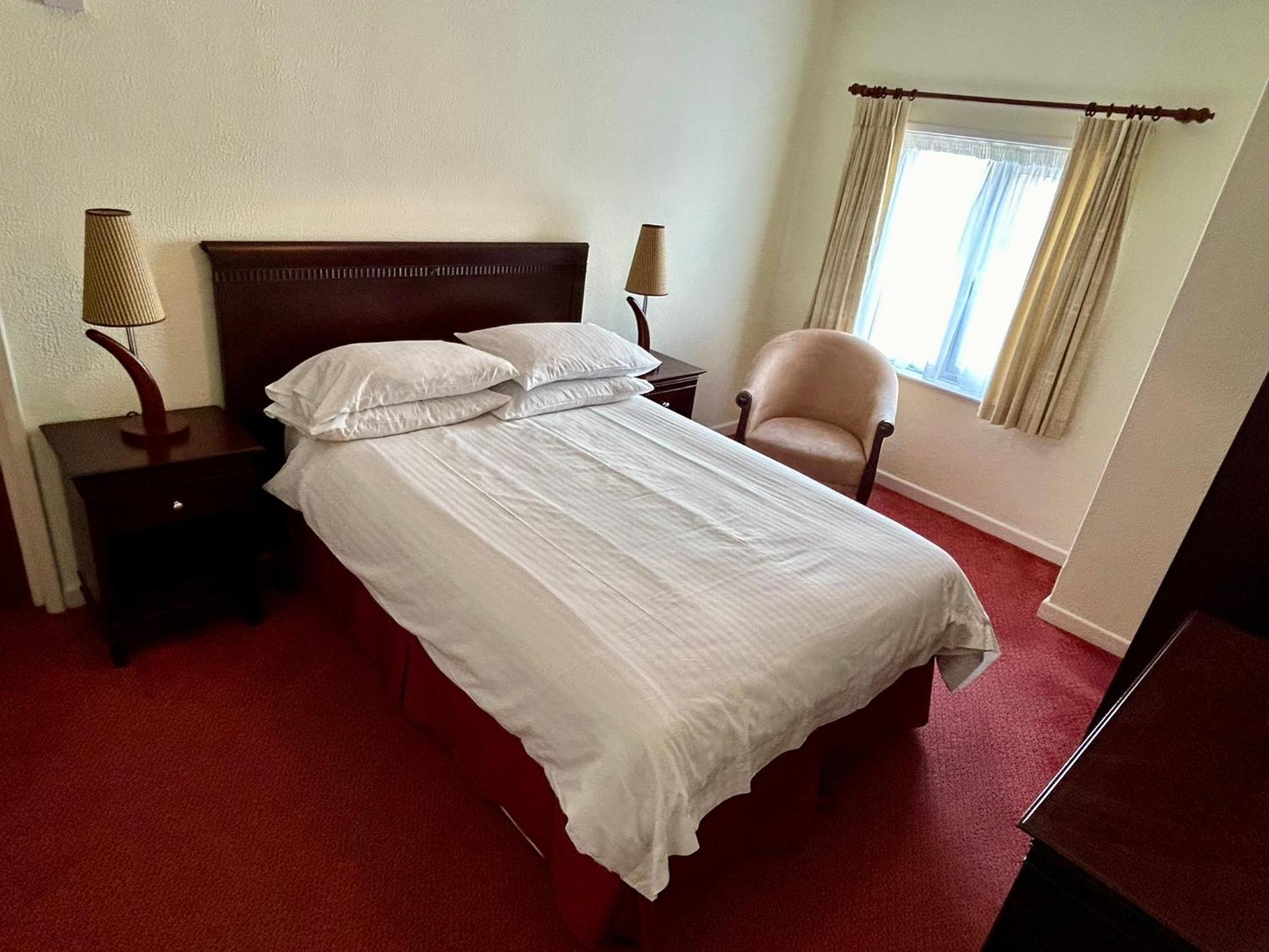 Regent Court - Seafront, Sandown - Free Car Ferry For Bookings Of 3 Or More Nights, Subject To Availability Szoba fotó