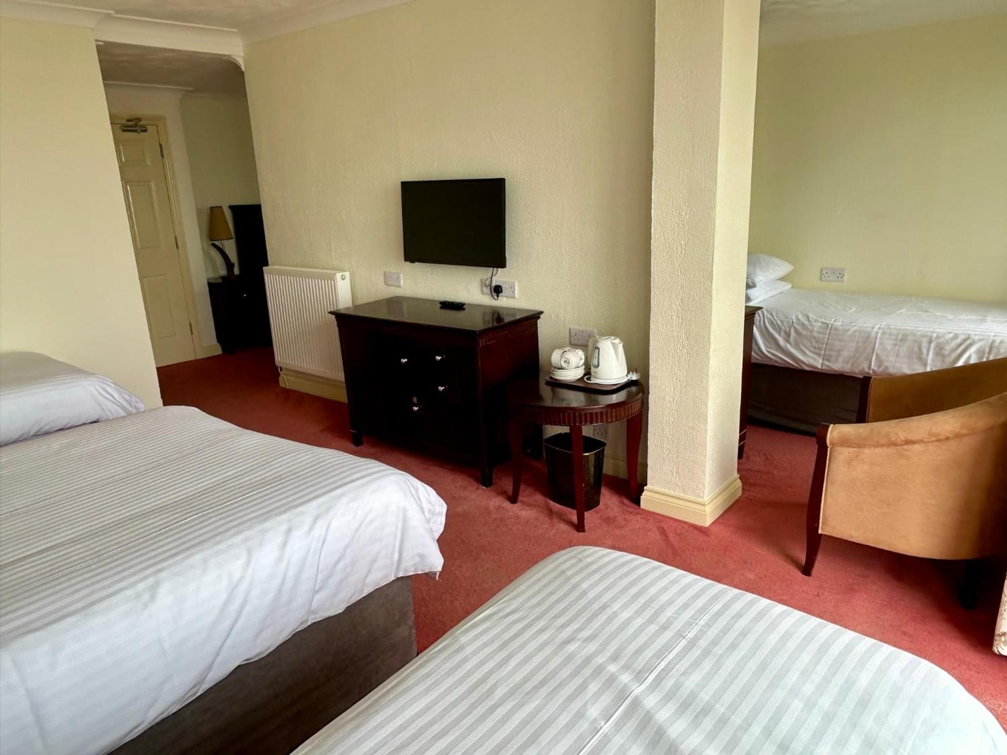 Regent Court - Seafront, Sandown - Free Car Ferry For Bookings Of 3 Or More Nights, Subject To Availability Szoba fotó