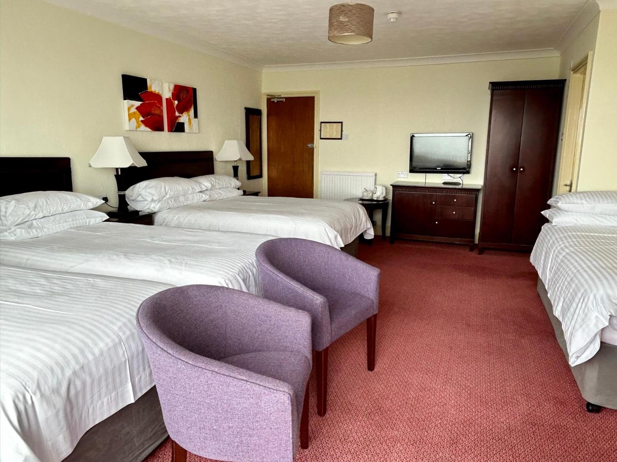 Regent Court - Seafront, Sandown - Free Car Ferry For Bookings Of 3 Or More Nights, Subject To Availability Szoba fotó