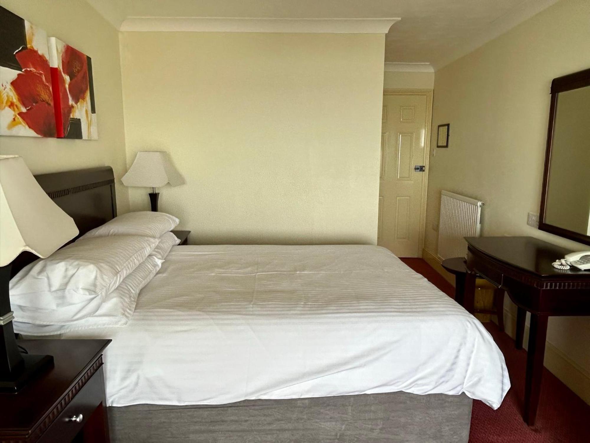 Regent Court - Seafront, Sandown - Free Car Ferry For Bookings Of 3 Or More Nights, Subject To Availability Szoba fotó