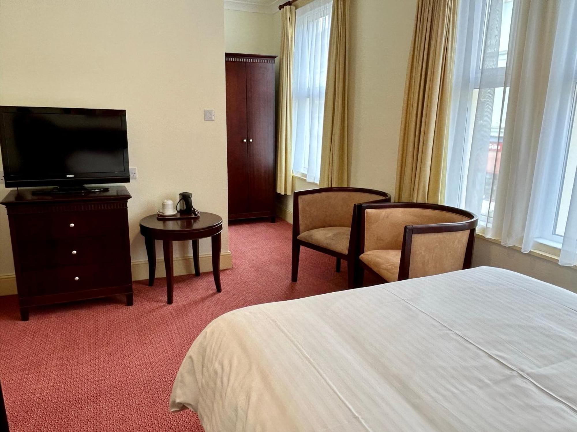 Regent Court - Seafront, Sandown - Free Car Ferry For Bookings Of 3 Or More Nights, Subject To Availability Szoba fotó